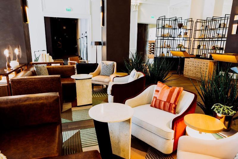 Surety Hotel Дес Мойнс Екстериор снимка