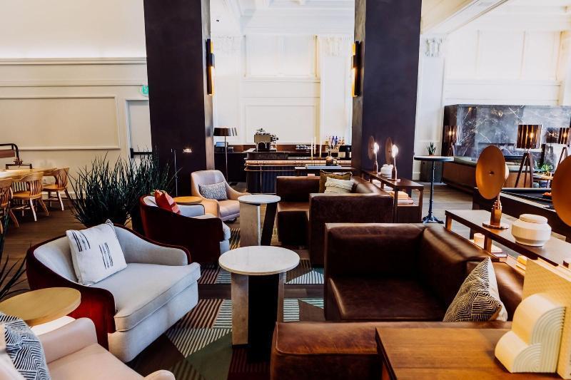 Surety Hotel Дес Мойнс Екстериор снимка